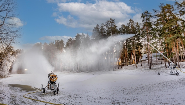 Kubija spordibaasis alustas tööd uus energiasäästlik lumekahur